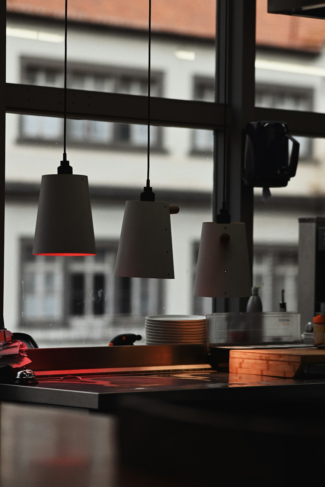three-pendant-lights-hang-over-a-kitchen-counter-qolaghibfga